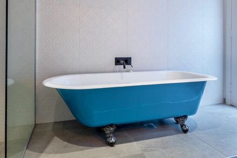 Photo of property in 9 Raroa Terrace, Waiatarua, Auckland, 0604