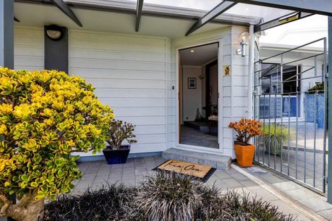 Photo of property in 6 Argyle Place, Highlands Park, New Plymouth, 4312