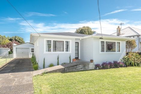 Photo of property in 5 Hurworth Place, College Estate, Whanganui, 4500