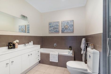 Photo of property in 14 Scarlet Oak Drive, Schnapper Rock, Auckland, 0632