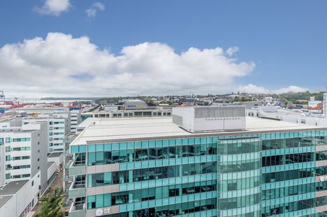 Photo of property in 30 Beach Road, Te Atatu Peninsula, Auckland, 0610