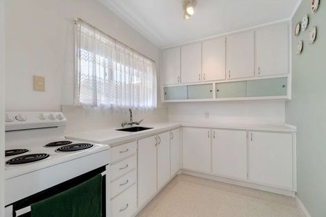 Photo of property in 2/4212a Great North Road, Glendene, Auckland, 0602