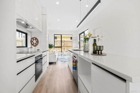 Photo of property in 7d Queen Mary Avenue, New Lynn, Auckland, 0600