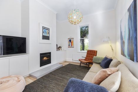 Photo of property in 27 Upper Bourke Street, Kilbirnie, Wellington, 6022