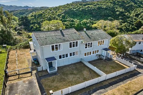 Photo of property in 3-5 York Place, Cannons Creek, Porirua, 5024