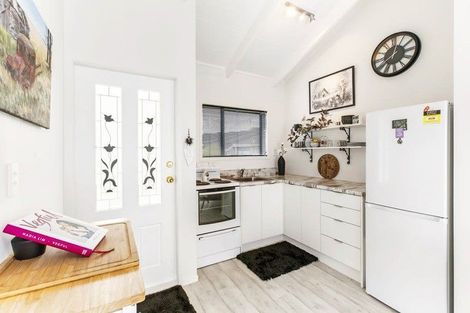 Photo of property in 1 Fantail Court, Orewa, 0931