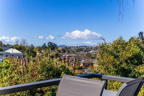 Photo of property in 1/4 Newstead Avenue, Browns Bay, Auckland, 0632