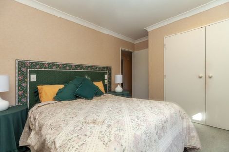 Photo of property in 2 Crown Hill, Paraparaumu, 5032