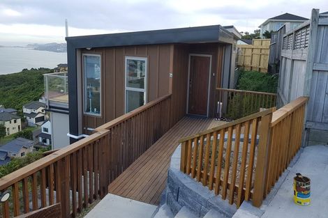 Photo of property in 6b Sunhaven Drive, Newlands, Wellington, 6037