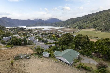 Photo of property in 9 Main Road, Havelock, 7100