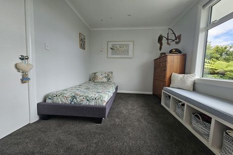Photo of property in 1 Hoskins Avenue, Hillsborough, Auckland, 1042