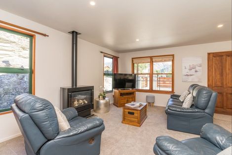 Photo of property in 24 Cornwall Street, Arrowtown, 9302