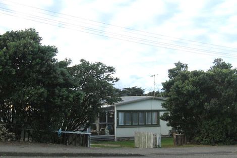 Photo of property in 4 Rupini Street, Otaki Beach, Otaki, 5512