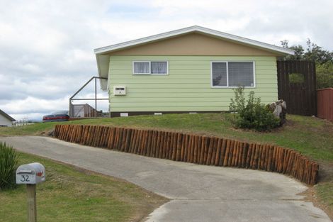 Photo of property in 32 Sarah Street, Waikawa Beach, Levin, 5573