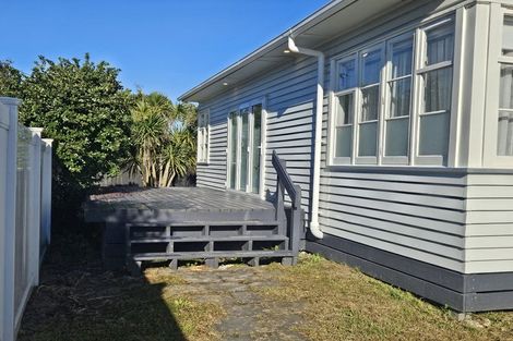 Photo of property in 2a Rewa Street, New Lynn, Auckland, 0600