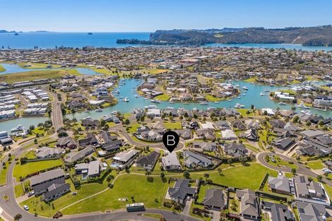 Photo of property in 18 Roseberry Place, Whitianga, 3510