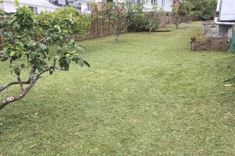 Photo of property in 492 Blockhouse Bay Road, Blockhouse Bay, Auckland, 0600