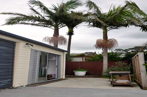 Photo of property in 15 Seaview Road, Waihi Beach, 3611