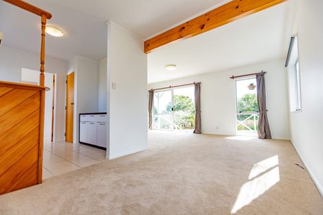 Photo of property in 1396 Whangaparaoa Road, Army Bay, Whangaparaoa, 0930