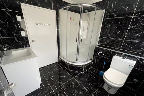 Photo of property in 1/663 Beach Road, Rothesay Bay, Auckland, 0630