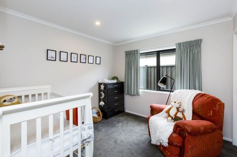 Photo of property in 24 Te Kaeaea Crescent, Wallaceville, Upper Hutt, 5018