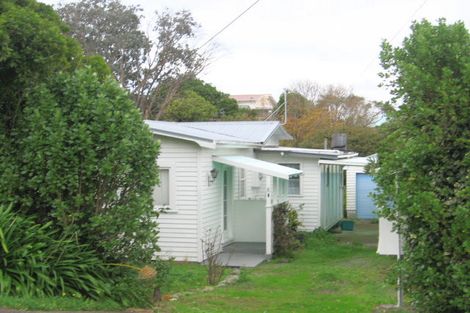 Photo of property in 8 North Street, Tawa, Wellington, 5028