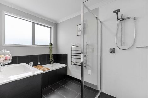 Photo of property in 27 Te Kio Crescent, Papamoa Beach, Papamoa, 3118