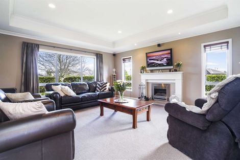 Photo of property in 2 Gibbston Close, Huntington, Hamilton, 3210