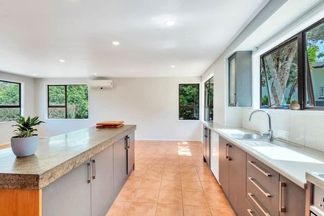 Photo of property in 28 Cranston Street, Torbay, Auckland, 0632