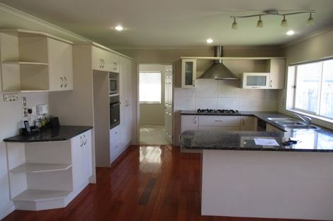 Photo of property in 12 Ballydonegan Rise, East Tamaki, Auckland, 2013