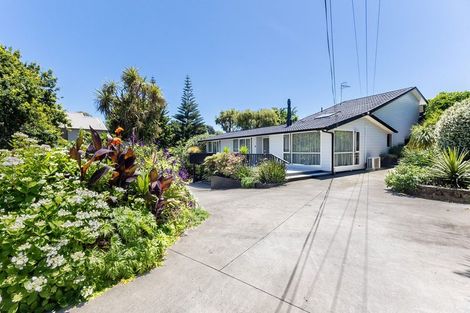 Photo of property in 15 Tiromoana Road, Raumati South, Paraparaumu, 5032