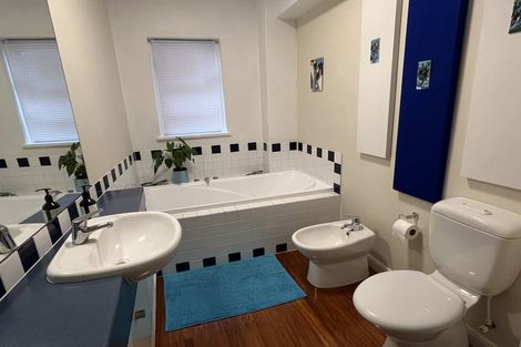 Photo of property in Olympus Flats, 1/280 Oriental Parade, Oriental Bay, Wellington, 6011