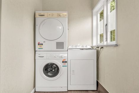 Photo of property in 9 Cooper Avenue, Holdens Bay, Rotorua, 3010