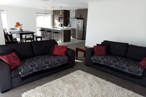 Photo of property in 11 Kaurinui Crescent, One Tree Point, 0118