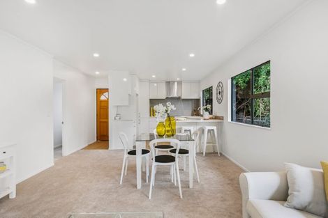 Photo of property in 2/73 Bond Crescent, Forrest Hill, Auckland, 0620