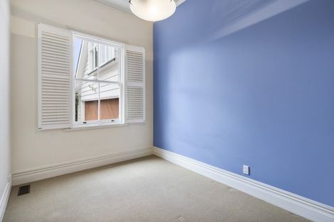 Photo of property in 5 Queen Street, Northcote Point, Auckland, 0627