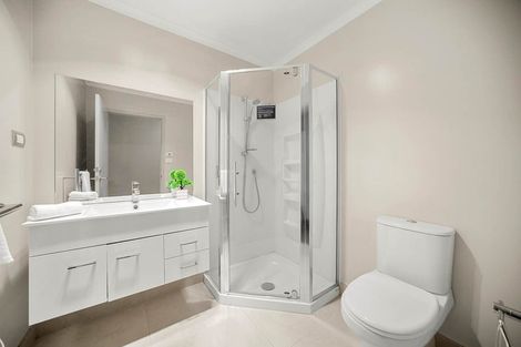 Photo of property in 9 Horizon View Road, Oteha, Auckland, 0632