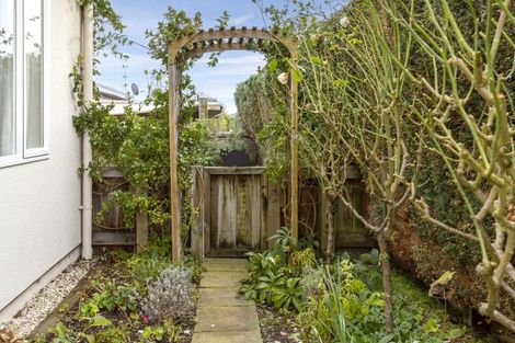 Photo of property in 2/12 Gradwell Place, Two Mile Bay, Taupo, 3330