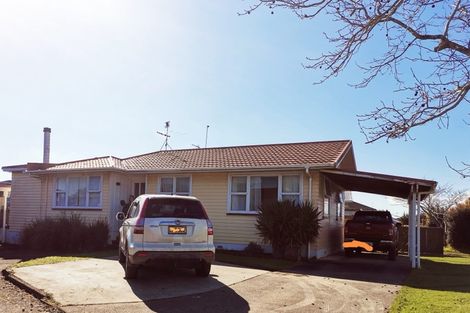 Photo of property in 90 Edgewater Drive, Pakuranga, Auckland, 2010