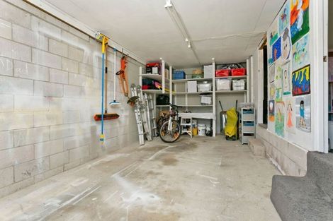 Photo of property in 1/9 Lancelot Place, Glenfield, Auckland, 0629