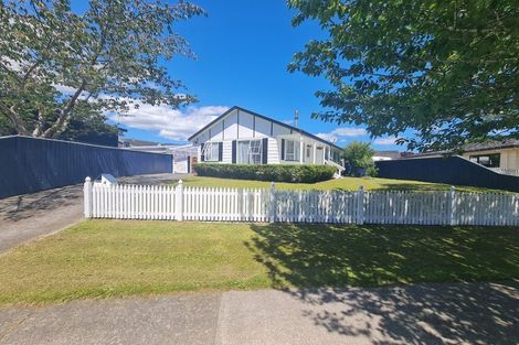 Photo of property in 4 Delaware Grove, Totara Park, Upper Hutt, 5018