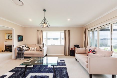 Photo of property in 163 Pacific Drive, Fitzherbert, Palmerston North, 4410