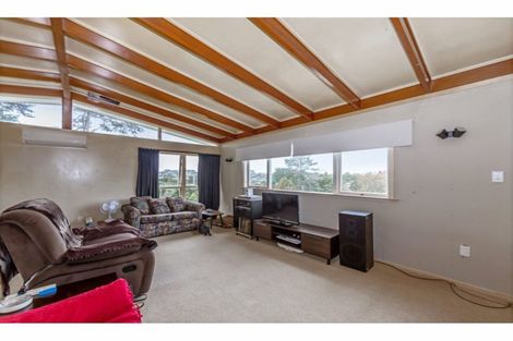 Photo of property in 59 Totaravale Drive, Totara Vale, Auckland, 0629