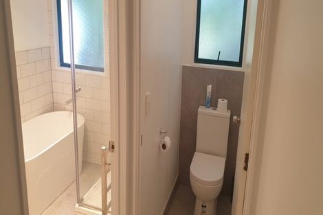 Photo of property in 2/21 Contessa Drive, Glenfield, Auckland, 0629