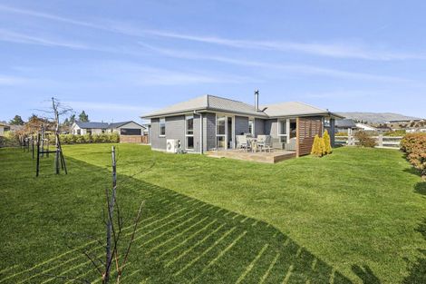 Photo of property in 35 Sherwin Avenue, Albert Town, Wanaka, 9305