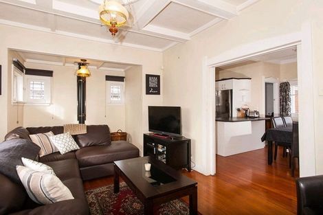 Photo of property in 16 Jasper Avenue, Mount Roskill, Auckland, 1041