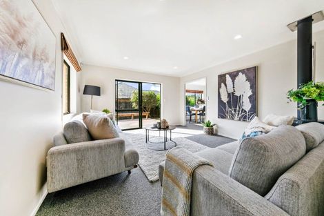 Photo of property in 35 Greig Place, Pukekohe, 2120