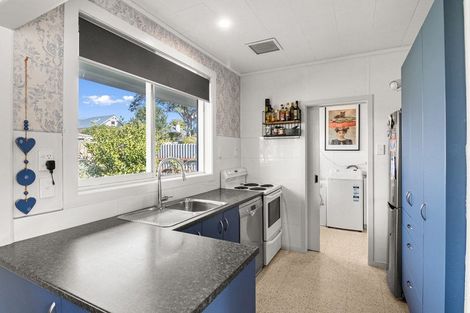 Photo of property in 15 Barrett Street, Westown, New Plymouth, 4310