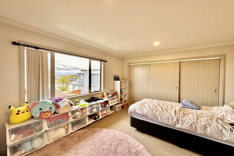 Photo of property in 12 Keating Rise, Northcross, Auckland, 0632