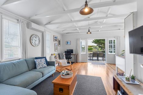 Photo of property in 60 Sarah Street, Waikawa Beach, Levin, 5573